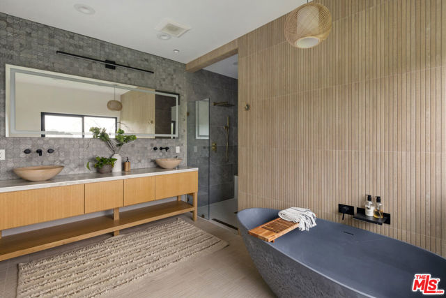 3750 Roberta Street, Los Angeles CA: https://media.crmls.org/mediaz/b7409da9-5633-44a8-bc98-7aa62cf3dce5.jpg