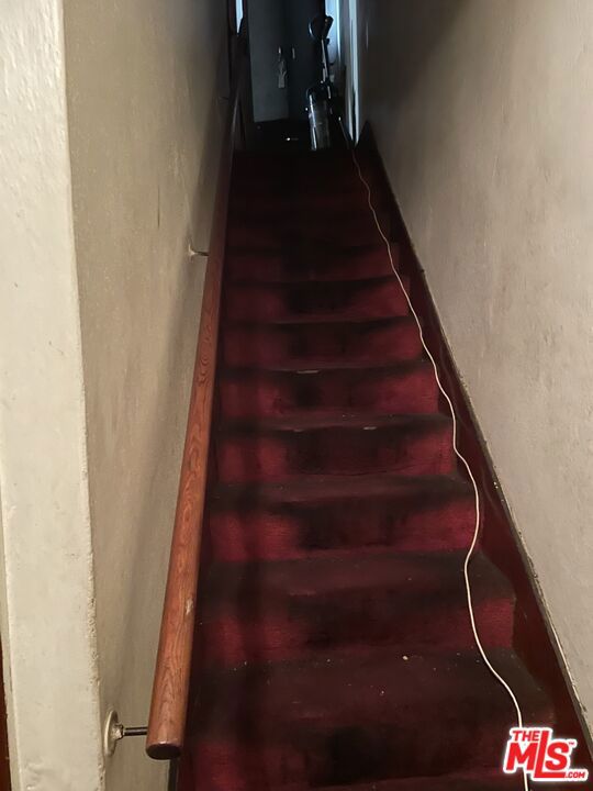 1920 S Rimpau Boulevard, Los Angeles CA: https://media.crmls.org/mediaz/b740cfbd-09ab-44d8-870d-58158e128ac0.jpg