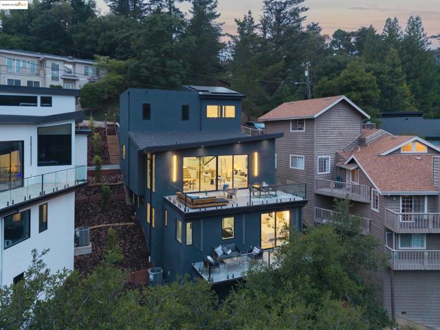 7270 Woodrow Dr, Oakland CA: https://media.crmls.org/mediaz/b7410eb6-aa92-4857-ba4a-2c5bee3820db.jpg