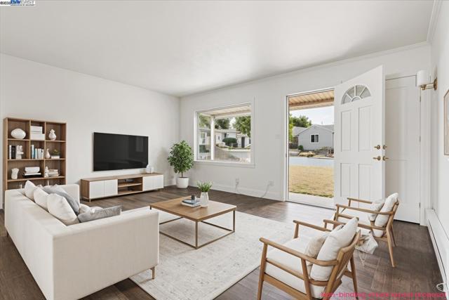 568 Jennings Ave, Vallejo CA: https://media.crmls.org/mediaz/b7411c22-5189-44d2-8672-977ea8baa9bc.jpg