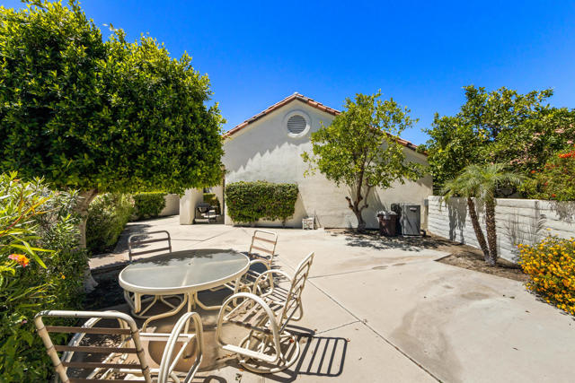 43870 Via Granada, Palm Desert CA: https://media.crmls.org/mediaz/b7413c56-211e-4bc5-aaba-5d4db2335750.jpg