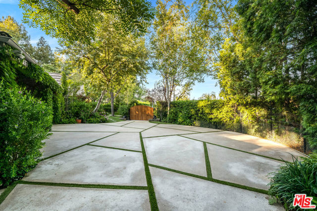 19012 Dorlon Drive photo 6