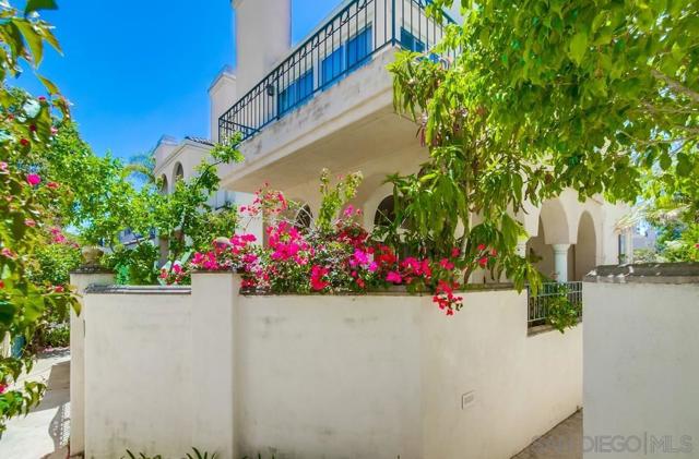 5159 Renaissance Ave, San Diego CA: https://media.crmls.org/mediaz/b741803a-e483-47f7-9dd3-5f392da51460.jpg