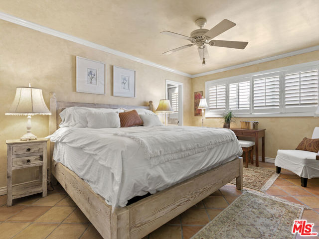 22626 Pacific Coast Highway, Malibu CA: https://media.crmls.org/mediaz/b7418120-793b-430c-b9d7-a3fe87372983.jpg