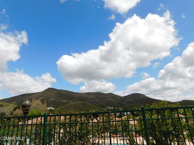 249 Morro Way, Simi Valley CA: https://media.crmls.org/mediaz/b7419307-ded6-4527-866f-453f4c379262.jpg