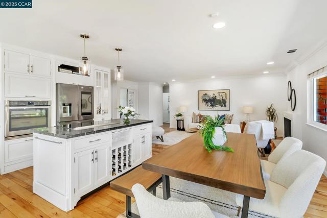 16 Belfast Pl, San Ramon CA: https://media.crmls.org/mediaz/b741e5ac-d8d4-4d94-b901-2f80a7cc4c27.jpg
