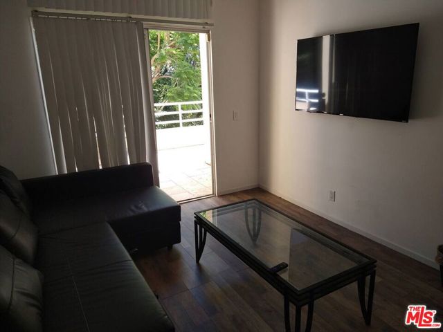 8613 Franklin Avenue, Los Angeles CA: https://media.crmls.org/mediaz/b741f0e1-341c-4252-b27a-c844877518d6.jpg