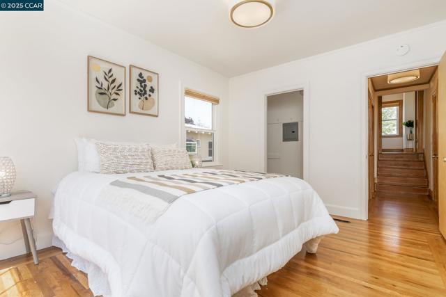 837 San Carlos Ave, Albany CA: https://media.crmls.org/mediaz/b741fe68-0daf-40da-92cd-9c17142795cf.jpg