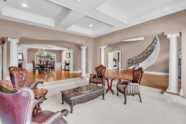 219 Valley Oaks Dr, Alamo CA: https://media.crmls.org/mediaz/b741ffdc-645f-42b9-9ac4-5ce399a7c6ac.jpg