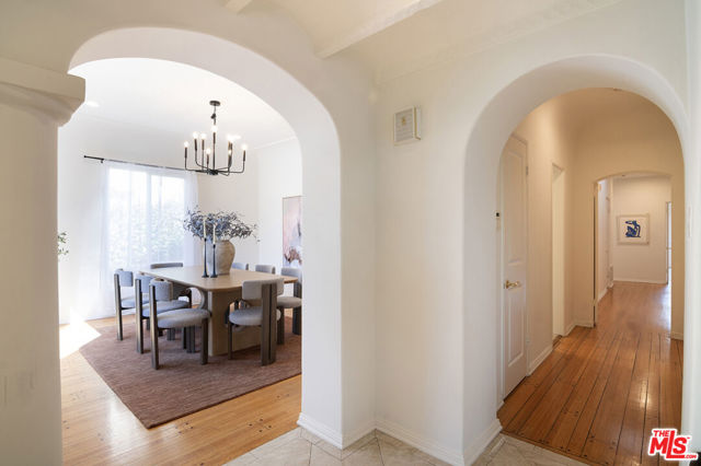 110 S Fuller Avenue, Los Angeles CA: https://media.crmls.org/mediaz/b7424403-cbd8-4226-b636-c0cb26d43231.jpg