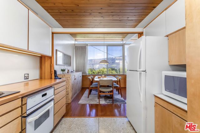 8554 Day Street, Sunland CA: https://media.crmls.org/mediaz/b7424486-ac10-47ad-82d6-3d56fa6b9a3a.jpg
