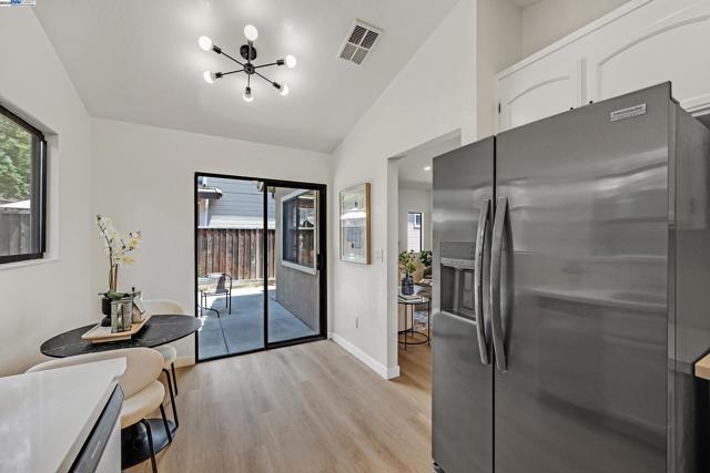 2227 Foxhill Drive, Martinez CA: https://media.crmls.org/mediaz/b74269ae-d3fb-4faf-b376-555e013add91.jpg