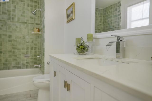 455 32nd St, Richmond CA: https://media.crmls.org/mediaz/b7426cb1-1bb4-4c19-aaeb-b6fd35615e6e.jpg