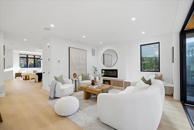 852 La Para Avenue, Palo Alto CA: https://media.crmls.org/mediaz/b742b104-cc5c-43f0-b7d3-66aeac5862ae.jpg