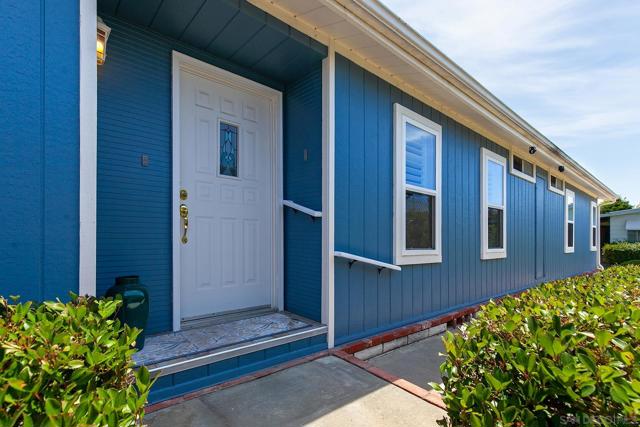 5188 Weymouth Way, Oceanside CA: https://media.crmls.org/mediaz/b7439aef-9a8e-44e8-a354-4704f96f47c1.jpg