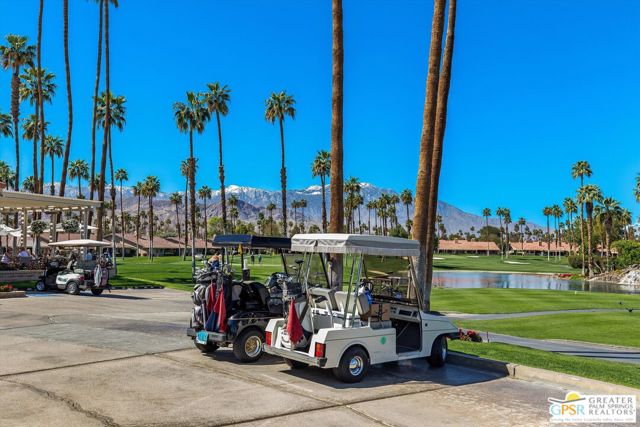 34 Camino Arroyo Place, Palm Desert CA: https://media.crmls.org/mediaz/b743b84b-9384-4f3b-ad62-46be47c0f4ab.jpg