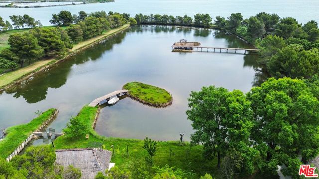 1 Private Island Near Venice, Italy,  CA: https://media.crmls.org/mediaz/b743ff04-bb02-4eb6-8c04-dad0c703c0ae.jpg