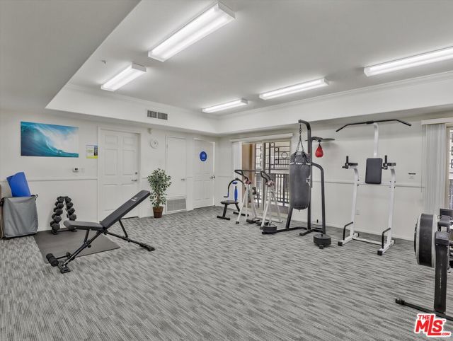 937 12th Street, Santa Monica CA: https://media.crmls.org/mediaz/b744a0a5-d57e-4f8c-849c-0b8c34eca78d.jpg