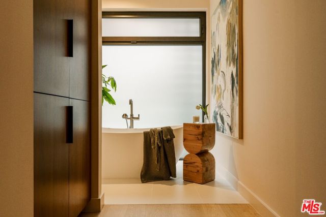 702 N Doheny Drive, West Hollywood CA: https://media.crmls.org/mediaz/b744da74-9029-415a-900f-53f16bfe826d.jpg