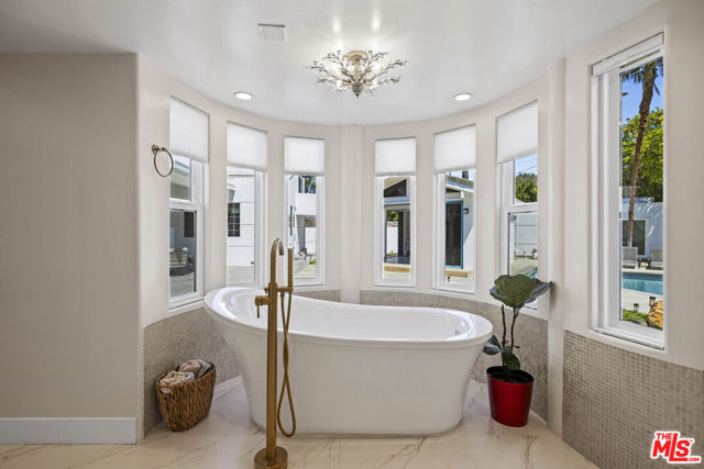 8944 Enfield Avenue, Sherwood Forest CA: https://media.crmls.org/mediaz/b7451c1c-4b71-4f2e-8164-eb2716aa1f66.jpg
