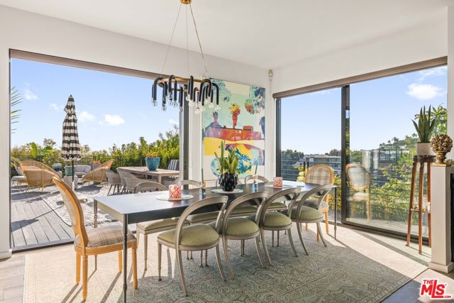 1501 Viewsite Terrace, Los Angeles CA: https://media.crmls.org/mediaz/b7459688-eaf5-4712-9e10-d20285ba90bd.jpg