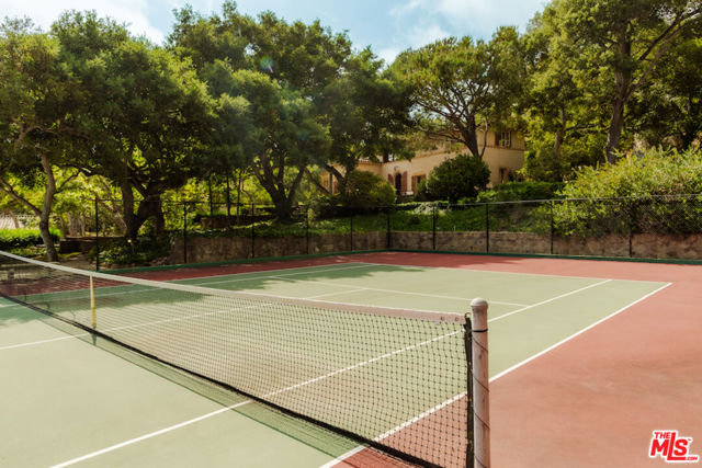 405 Toro Canyon Road, Carpinteria CA: https://media.crmls.org/mediaz/b745a351-0946-4863-b1b2-ea757cea2f1b.jpg