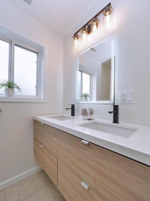 3000 56th Avenue, Oakland CA: https://media.crmls.org/mediaz/b746a6fe-6e6d-4953-a712-7c8f4cee4354.jpg