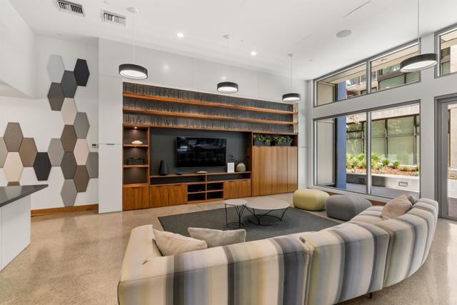 350 11Th Avenue, San Diego CA: https://media.crmls.org/mediaz/b7471314-0703-44df-ab8e-5b9db5ca4166.jpg