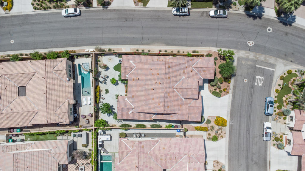 https://media.crmls.org/mediaz/b747703a-17d9-4065-9a80-212293601c83.jpg?preset=X-Large