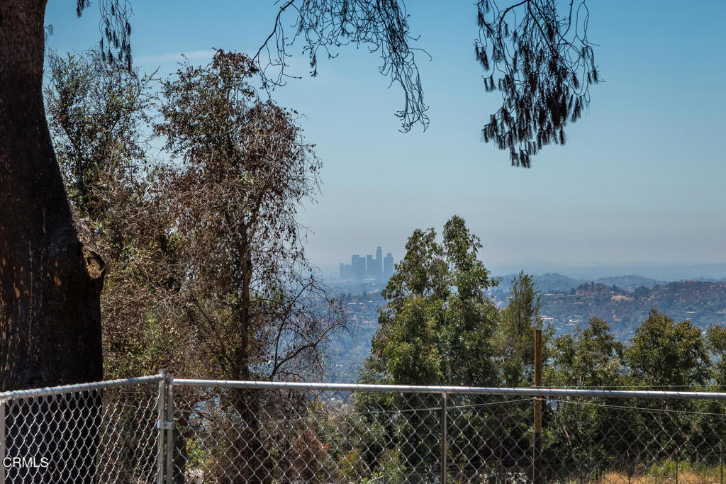 https://media.crmls.org/mediaz/b7480108-d6a5-4a5a-b1df-079cb78b23f2.jpg?preset=X-Large