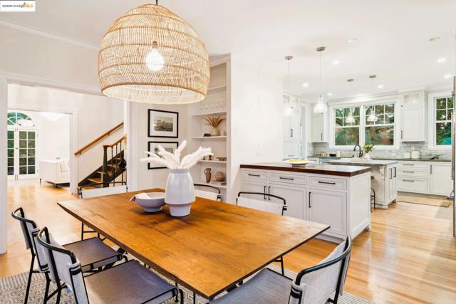 6051 MARGARIDO Dr, Oakland CA: https://media.crmls.org/mediaz/b7486170-59f3-41fa-bbe9-7fc3e37edbb9.jpg