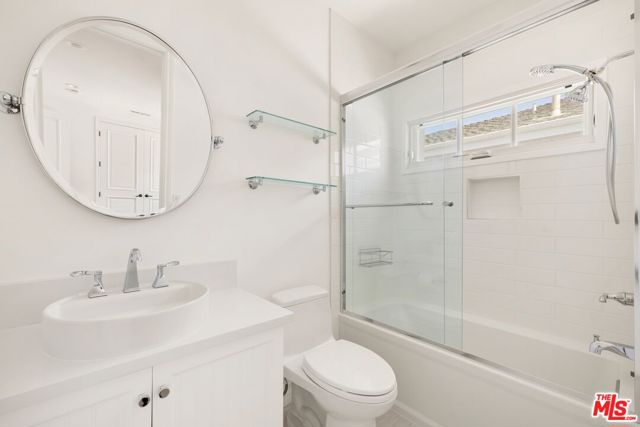 2543 Patricia Avenue, Los Angeles CA: https://media.crmls.org/mediaz/b748b022-3ee4-4922-a95e-41ce37662811.jpg