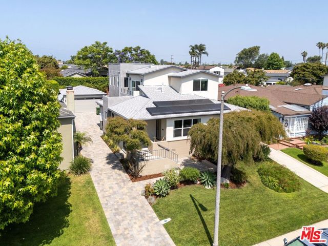 8107 Yorktown Avenue, Los Angeles CA: https://media.crmls.org/mediaz/b748c3e3-4137-4094-8378-ae3d2ef70a77.jpg