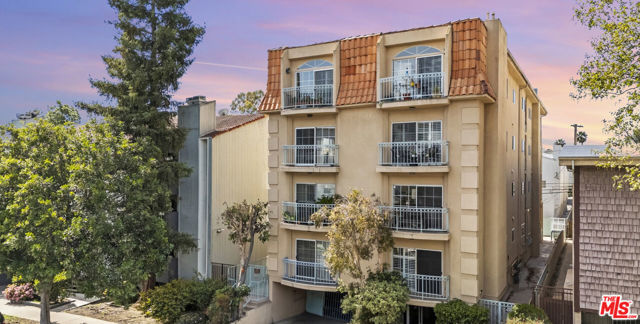 1871 Greenfield Avenue, Los Angeles CA: https://media.crmls.org/mediaz/b748c49c-cdd2-4b90-803e-2faa436a47cf.jpg