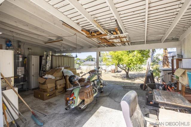 4033 Loma Alta Dr, San Diego CA: https://media.crmls.org/mediaz/b749353f-2e77-4dd2-868b-a21bb66f4b6e.jpg