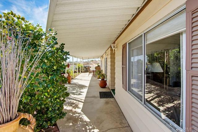 Detail Gallery Image 4 of 45 For 2250 N Broadway #9,  Escondido,  CA 92026 - 2 Beds | 2 Baths