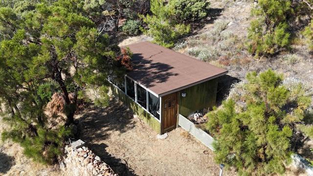 38281 Western Hills Drive, Anza CA: https://media.crmls.org/mediaz/b74a1fae-16a5-44f6-9611-600c26b80b9d.jpg