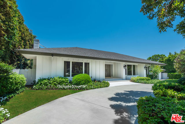 374 Homewood Road, Los Angeles CA: https://media.crmls.org/mediaz/b74a22e1-b9a4-4550-a48d-2be52d89ff23.jpg