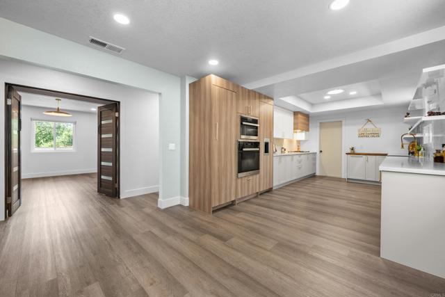 Detail Gallery Image 9 of 41 For 1026 Eucalyptus Ave, Vista,  CA 92084 - 5 Beds | 3 Baths
