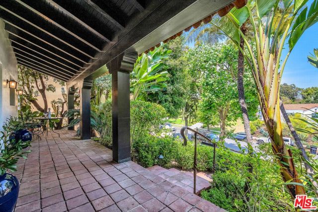 1423 Warnall Avenue, Los Angeles CA: https://media.crmls.org/mediaz/b74a6cab-571b-46b1-80ba-d26a0b73118a.jpg