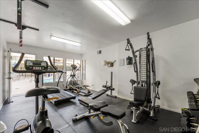 6747 Friars Rd, San Diego CA: https://media.crmls.org/mediaz/b74a7ee6-3981-43dd-ad68-697a969e1cde.jpg