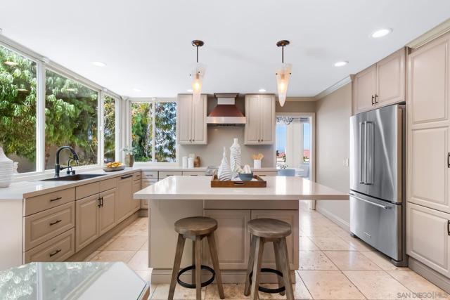 2885 Caminito Merion, La Jolla CA: https://media.crmls.org/mediaz/b74ab8f4-c3d5-449b-b78c-a0fe73244b54.jpg