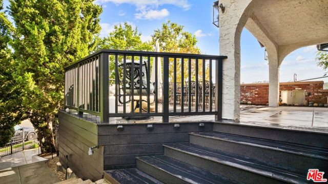 6155 Poppy Peak Drive, Los Angeles CA: https://media.crmls.org/mediaz/b74ba3bf-6558-4fce-9af7-df2da7aed074.jpg