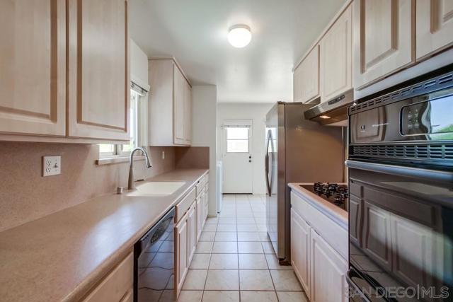 5215 Palmyra Ave, San Diego CA: https://media.crmls.org/mediaz/b74caad8-1d25-4185-a335-2be75e36f9db.jpg
