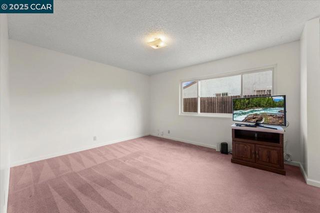 316 Meadows Dr, Vallejo CA: https://media.crmls.org/mediaz/b74d093e-75fb-4da9-a96c-24004cb3032f.jpg