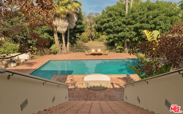 7046 Grasswood Avenue, Malibu CA: https://media.crmls.org/mediaz/b74e0b07-cd7e-4af8-9655-9371ee995caf.jpg