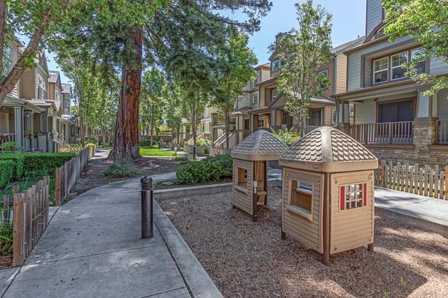 185 Hamwood Terrace, Mountain View CA: https://media.crmls.org/mediaz/b74e33e4-5cd7-4b7b-b63d-e320e41ce724.jpg