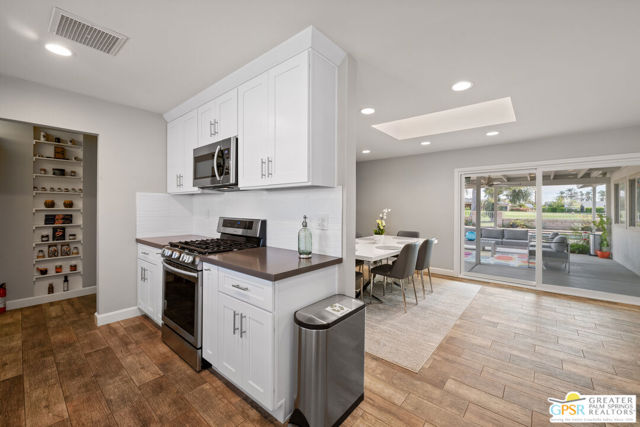 2002 S Bobolink Lane, Palm Springs CA: https://media.crmls.org/mediaz/b74e3c58-417a-41ce-adc1-9e2f03e631cd.jpg