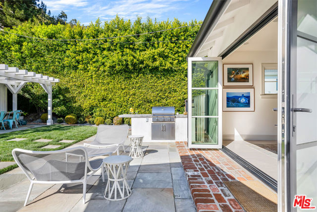 1801 San Ysidro Drive, Beverly Hills CA: https://media.crmls.org/mediaz/b74ebb69-b23f-4bb9-a35f-b222cb5f41a0.jpg