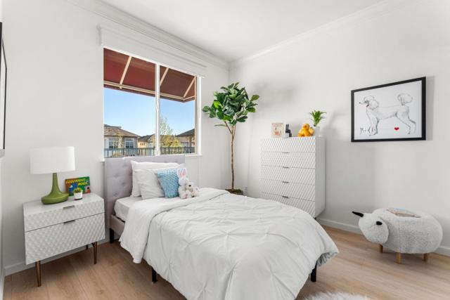 600 Baltic Circle, Redwood City CA: https://media.crmls.org/mediaz/b74ec394-e567-420e-838e-306603c16a29.jpg